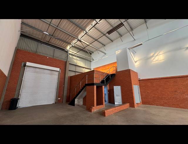 344M² WAREHOUSE TO LET IN LONGLAKE